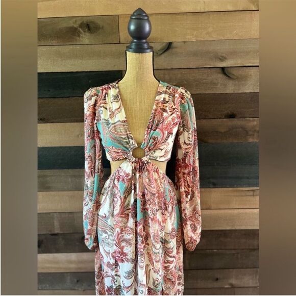 Jessica Simpson Long Bubble Sleeve Cut Out Sides Paisley Maxi Dress - Picture 3 of 7